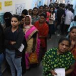 Who benefits from higher turnout in most districts of western Maha?